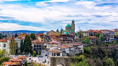 Proč je lepší koupit si nemovitost ve Veliko Tarnovo než v Praze?